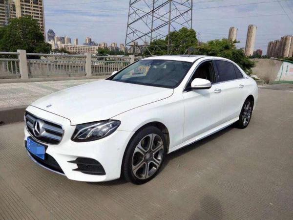 奔驰 奔驰E级  2017款 E300 2.0T 运动版