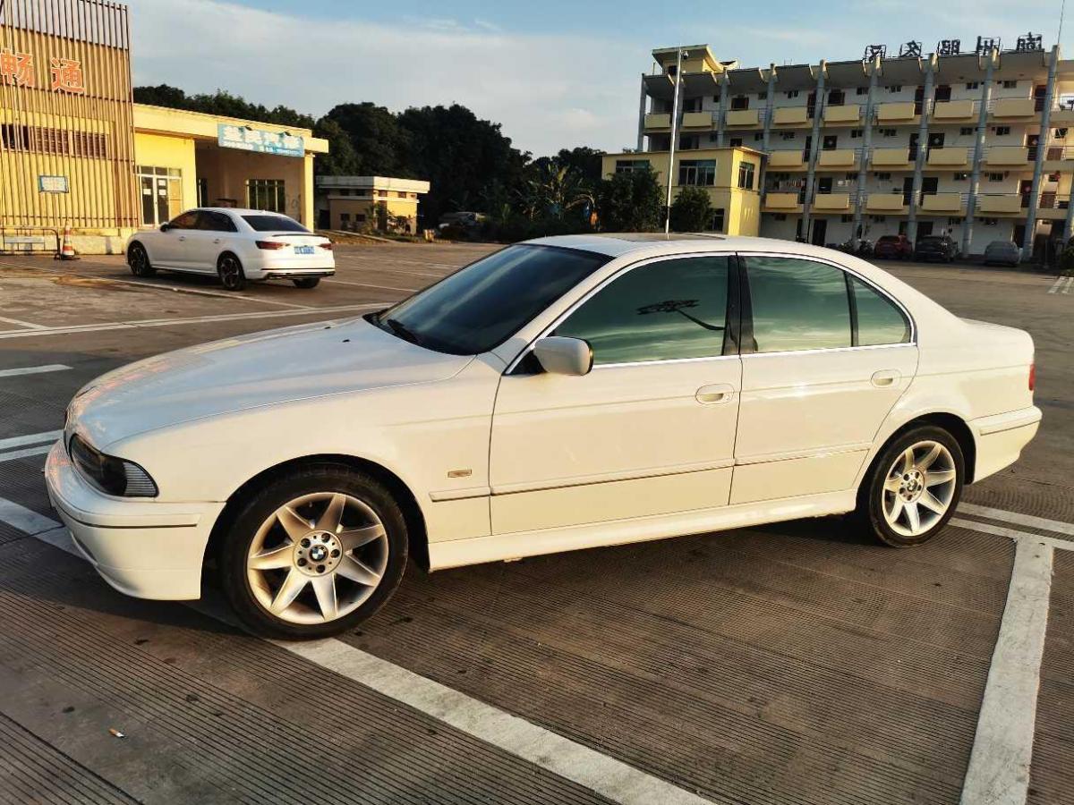 潮州2003年12月宝马宝马5系2001款530i白色自动档