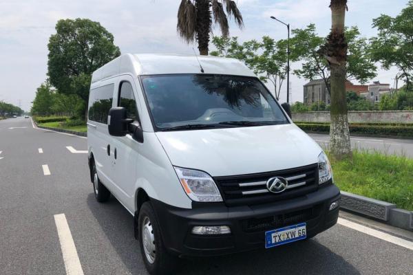 2020年9月 上汽大通 v80 2020款 2.5t 手动经典城配王短轴中顶2/3座