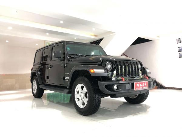 Jeep 牧马人  2019款 2.0T Sahara 四门炫顶版