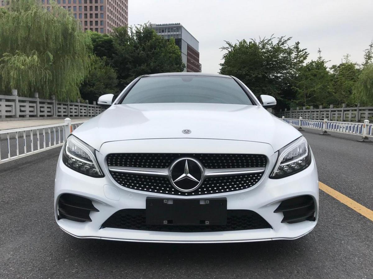 杭州2020年4月奔驰奔驰c级2020款c260轿跑车白色手自一体