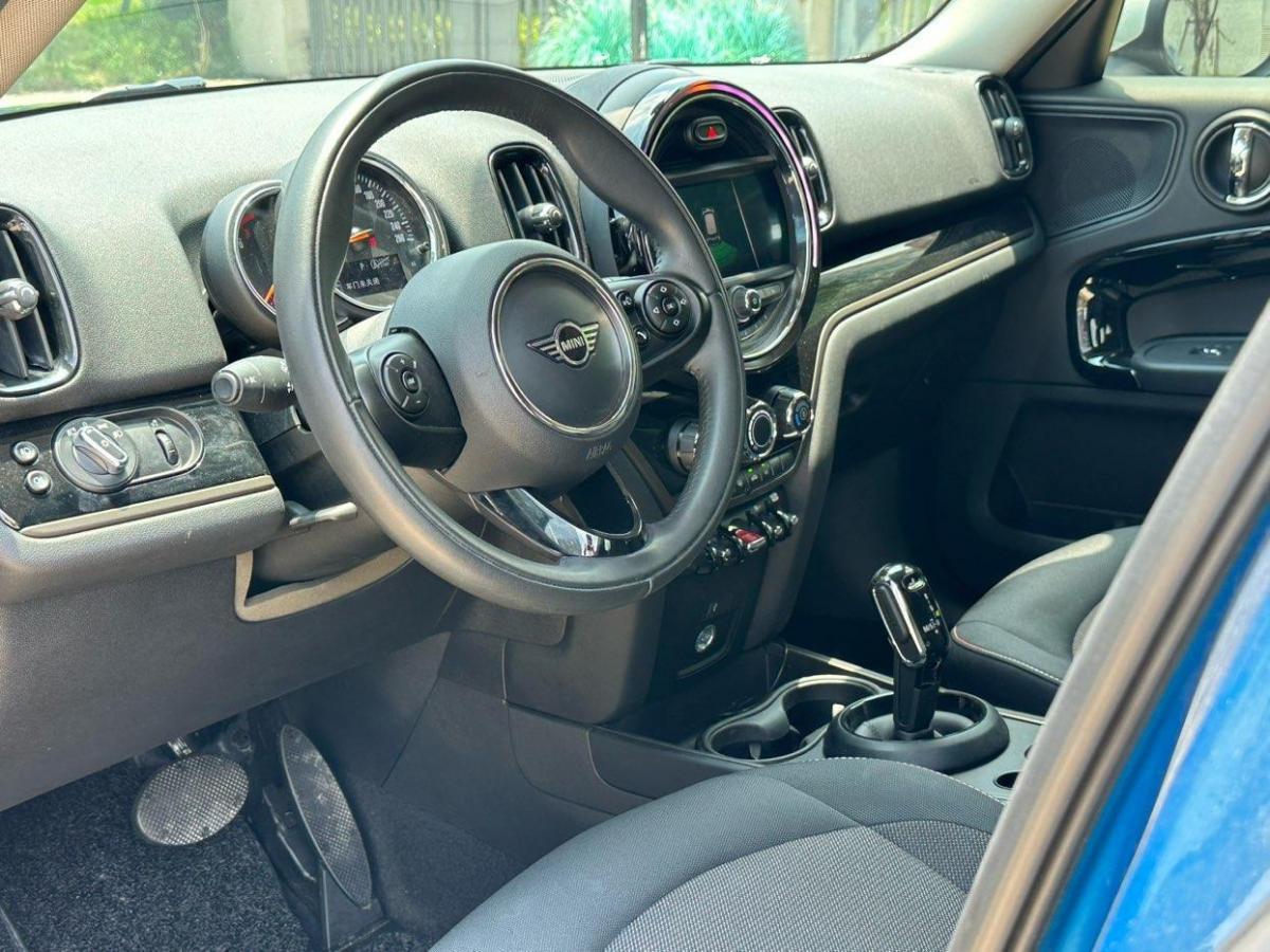 2020年8月MINI COUNTRYMAN  2019款 1.5T COOPER 經(jīng)典派周末旅行版