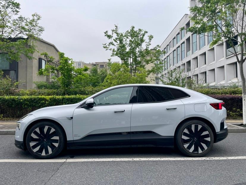 Polestar極星 Polestar 4  2024款 單電機標(biāo)準(zhǔn)續(xù)航PLUS圖片