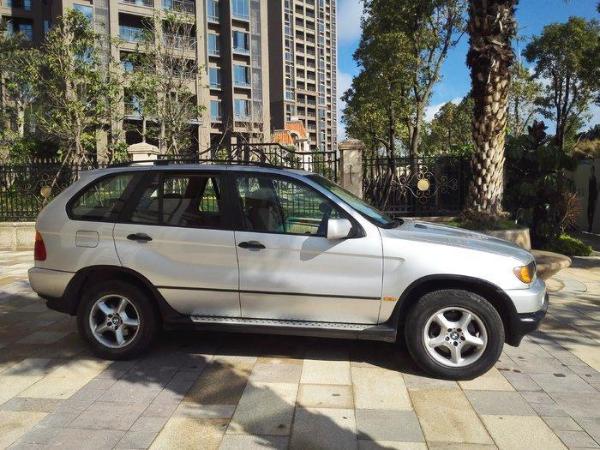 【泉州】2000年6月 宝马 宝马x5 2000款 宝马x5 4.6is 白色 自动档