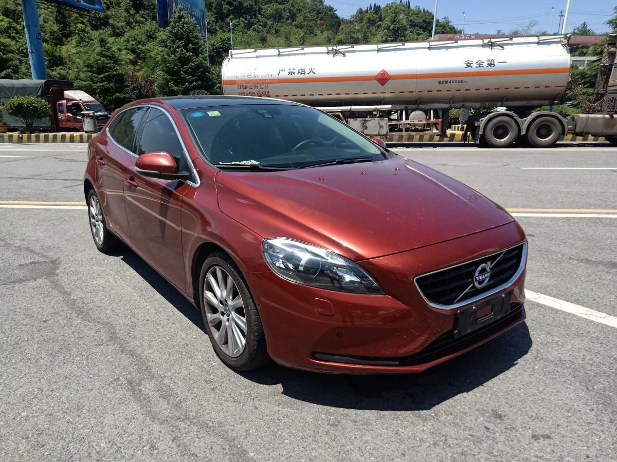 【菏泽】2016年3月 沃尔沃 v40 2016款 t4 智雅版 红色 手自一体