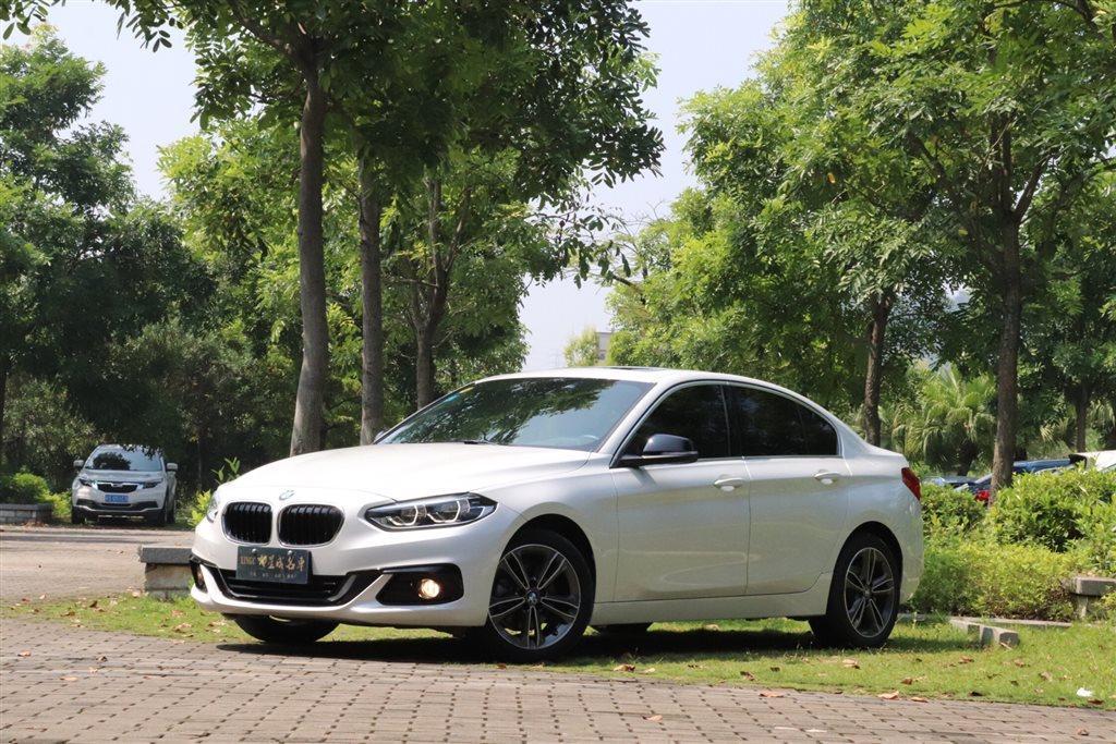 广州2017年09月宝马宝马1系2017款118i运动型白色手动挡