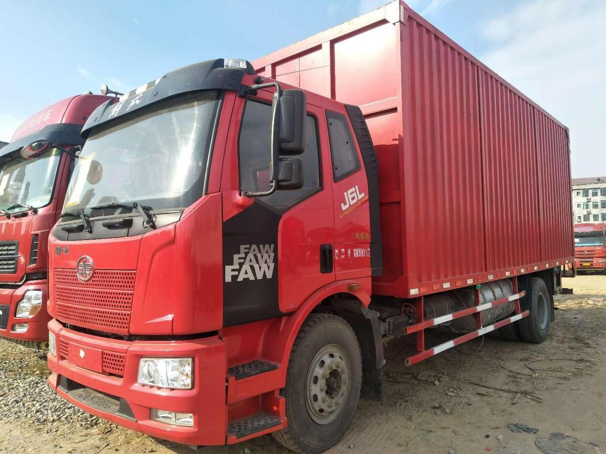 玉林2018年7月解放单桥厢式货车国五排放红色手动挡