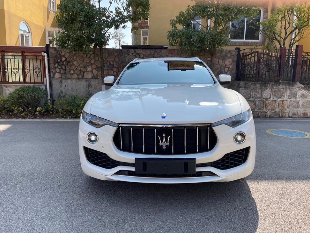 昆明2015年6月玛莎拉蒂levante2016款30tlevante白色手自一体