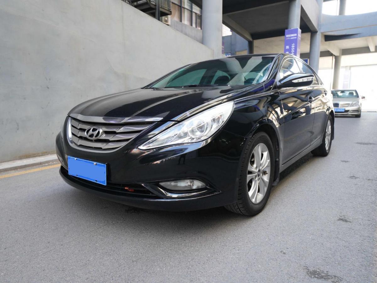 大连2011年11月现代索纳塔2011款八20l自动豪华版黑色自动档
