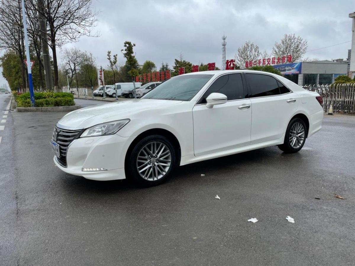 亳州2017年6月丰田皇冠2017款20t运动版白色手自一体