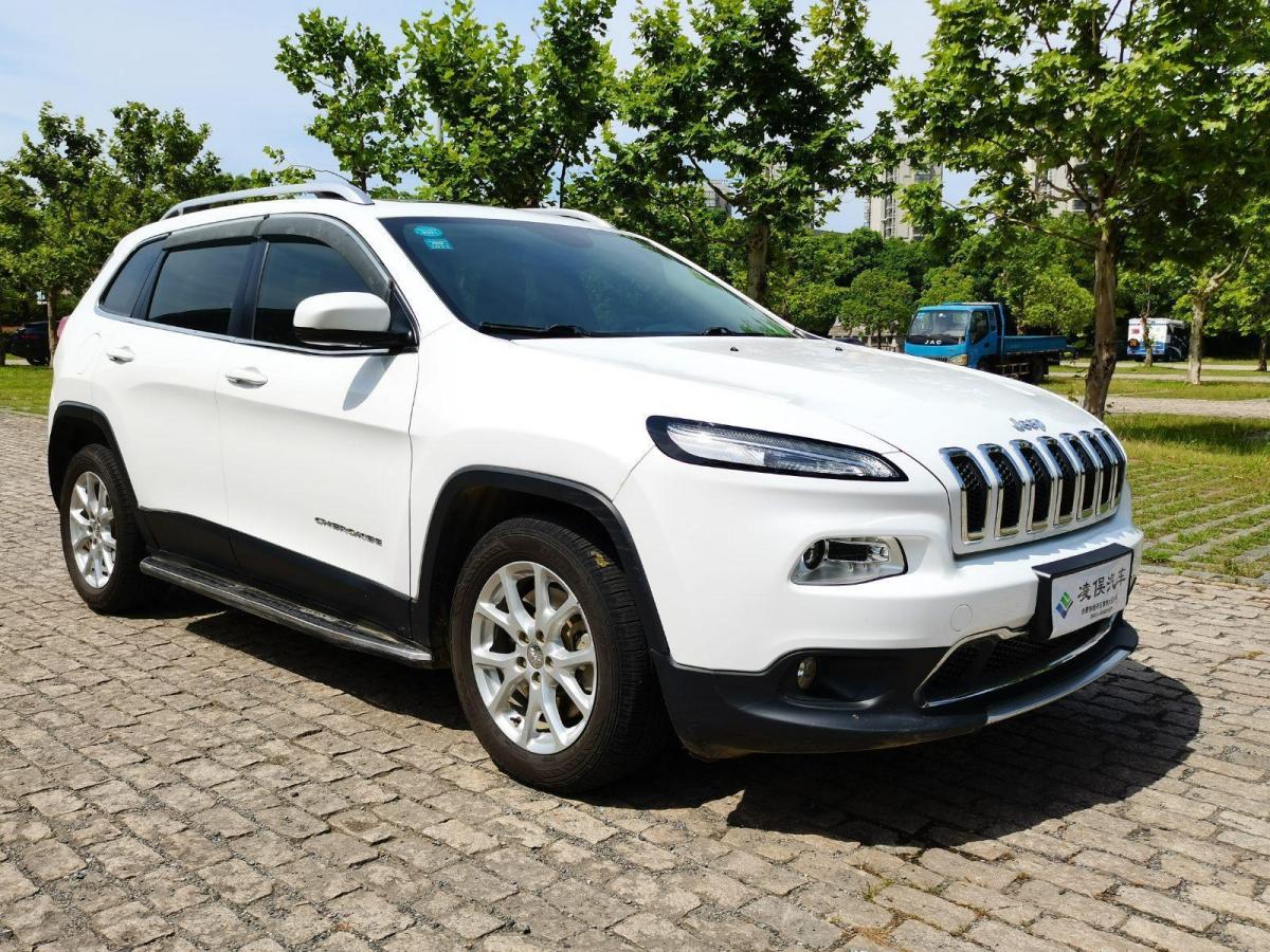 【合肥】2018年3月 jeep 自由光 2016款 2.0l 优越版 自动档
