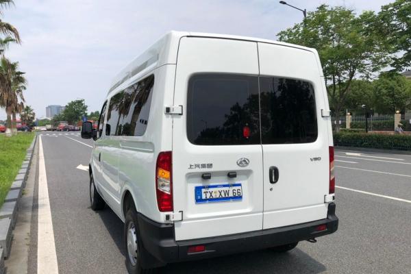 2020年9月 上汽大通 v80 2020款 2.5t 手动经典城配王短轴中顶2/3座