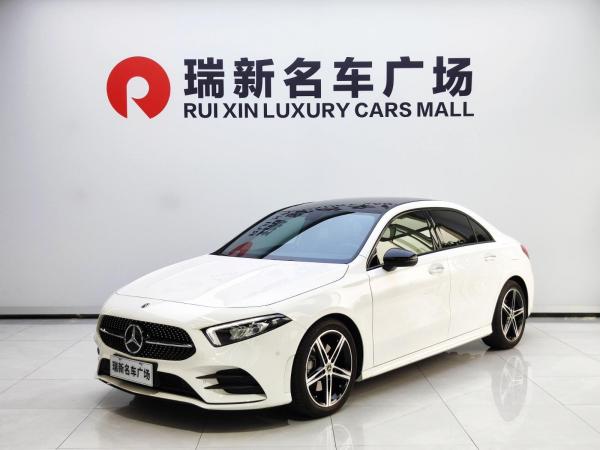 奔驰 奔驰A级  2020款 改款 A 220 L 4MATIC 运动轿车