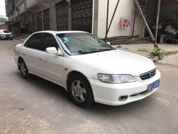 衡阳2001年8月本田雅阁2001款30l标准型白色自动档