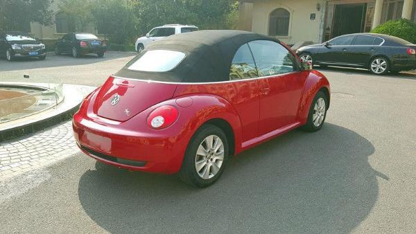 【青岛】2010年3月 大众 甲壳虫 敞篷2.0时尚豪华版 红色 自动档