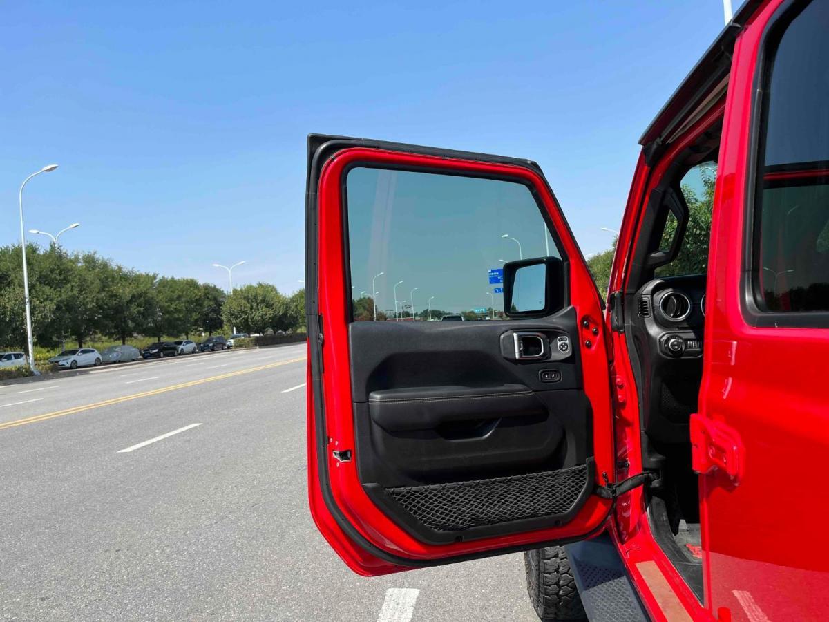 Jeep 牧马人  2019款  2.0T Sahara 两门版图片