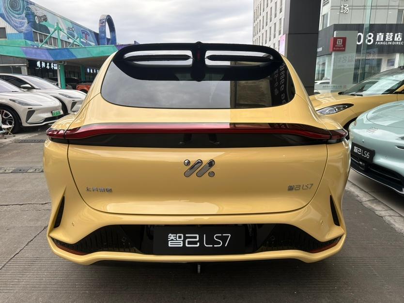 智己 智己LS7  2023款 100kWh Pro四驅版圖片