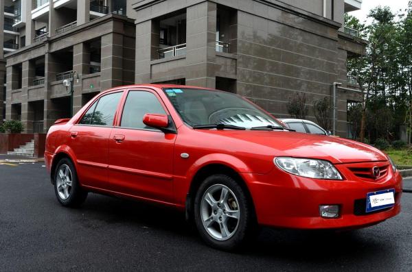 【上海】2004年12月 海马 323 1.8 舒适版 红色 手动挡