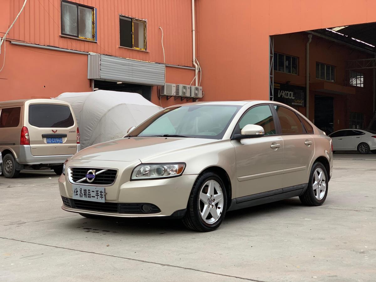 上海2011年02月沃尔沃s402010款s4020l智尊版香槟色自动档