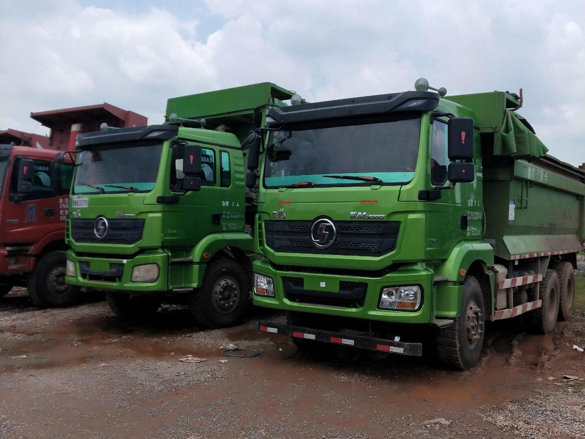 宜春2017年12月德龙新m3000后八轮环保自卸车绿色手动挡