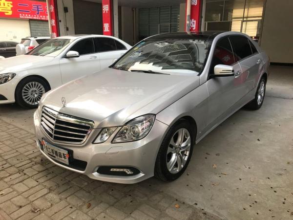 奔驰 奔驰E级  2011款 E300L 3.0L 时尚豪华型