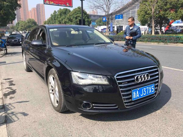 奥迪 奥迪A8  2011款 A8L 3.0TFSI quattro 豪华型