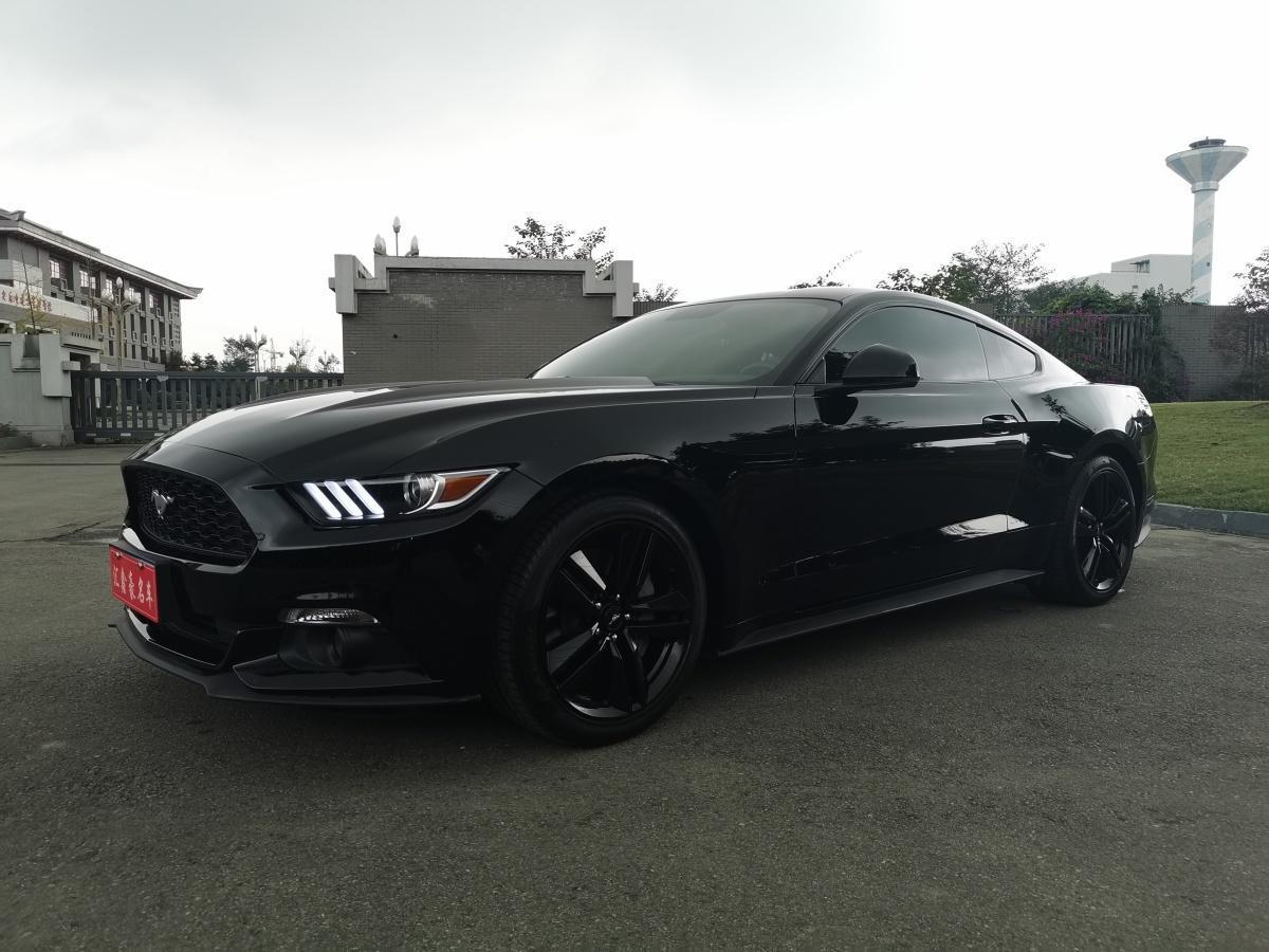 成都2017年10月福特mustang2017款23t性能版黑色手自一体