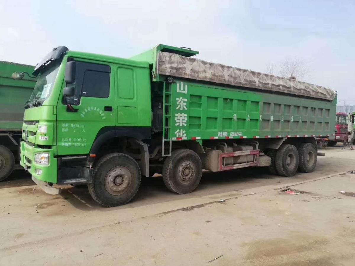 【济宁】2019年5月 二手豪沃自卸车前四后八九成新 绿色 手动挡