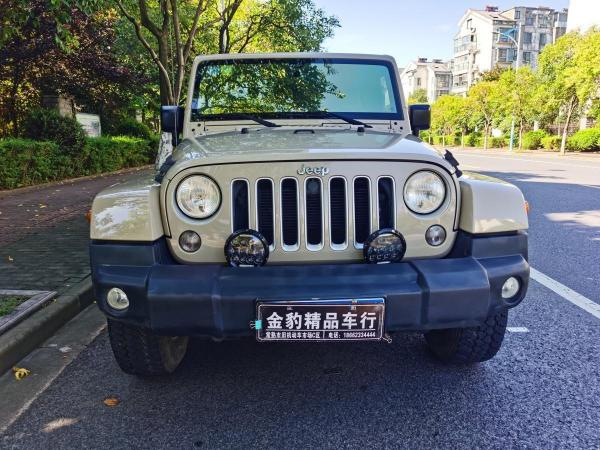 Jeep 牧马人  2015款 3.0L Sahara 四门舒享版