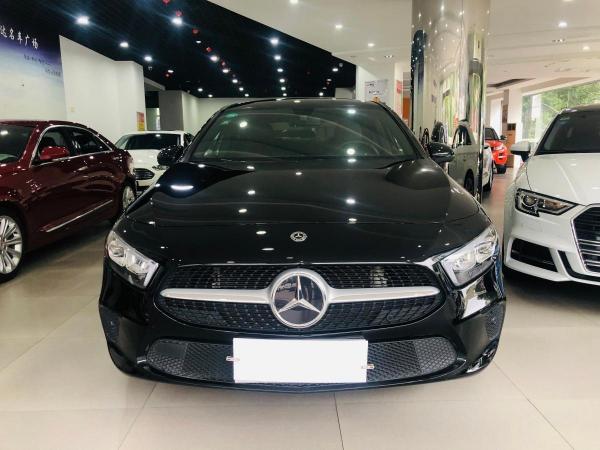 2019年3月奔驰奔驰a级2019款改款a200l运动轿车