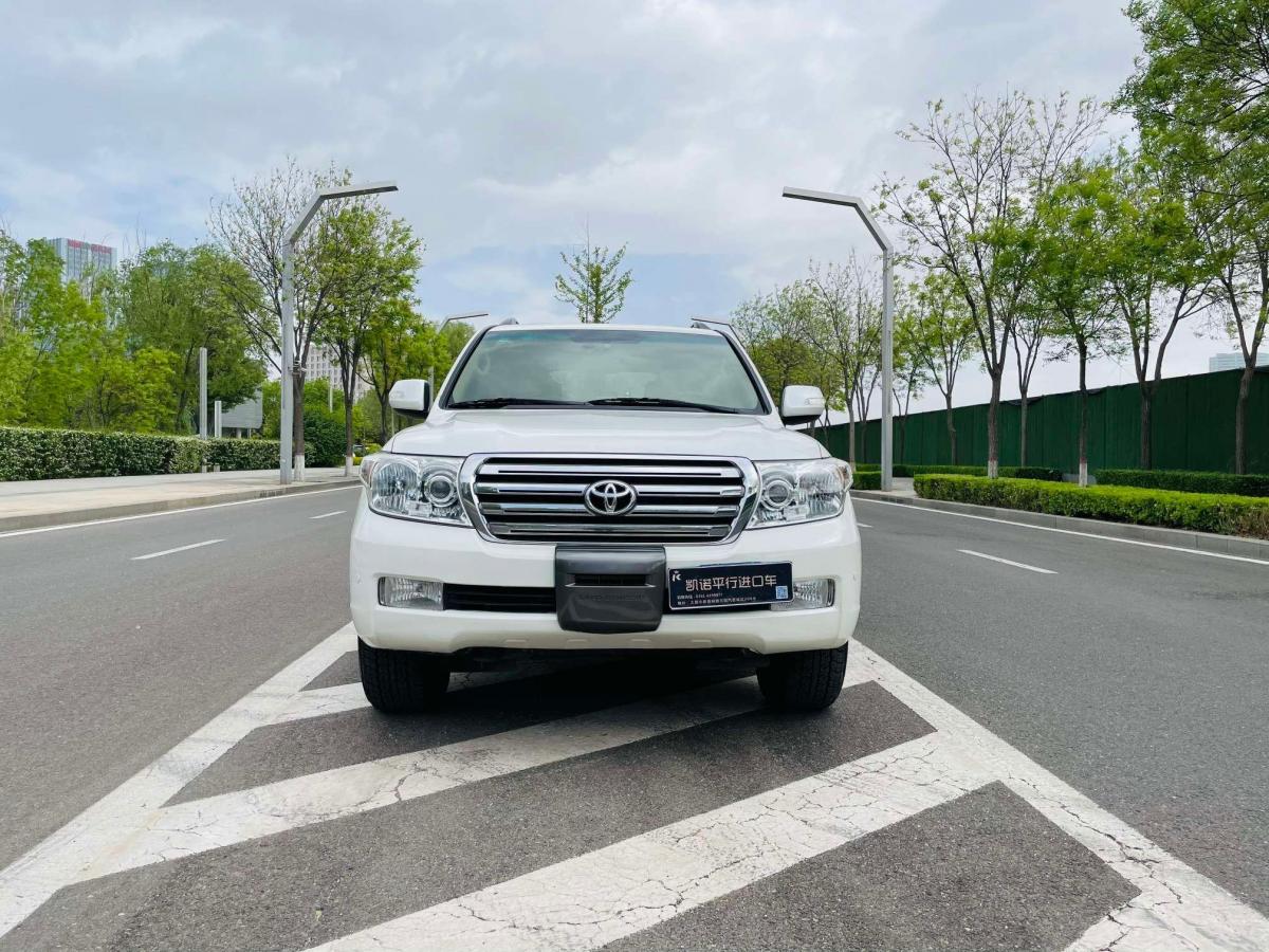 太原2012年6月丰田兰德酷路泽2012款中东版白色自动档