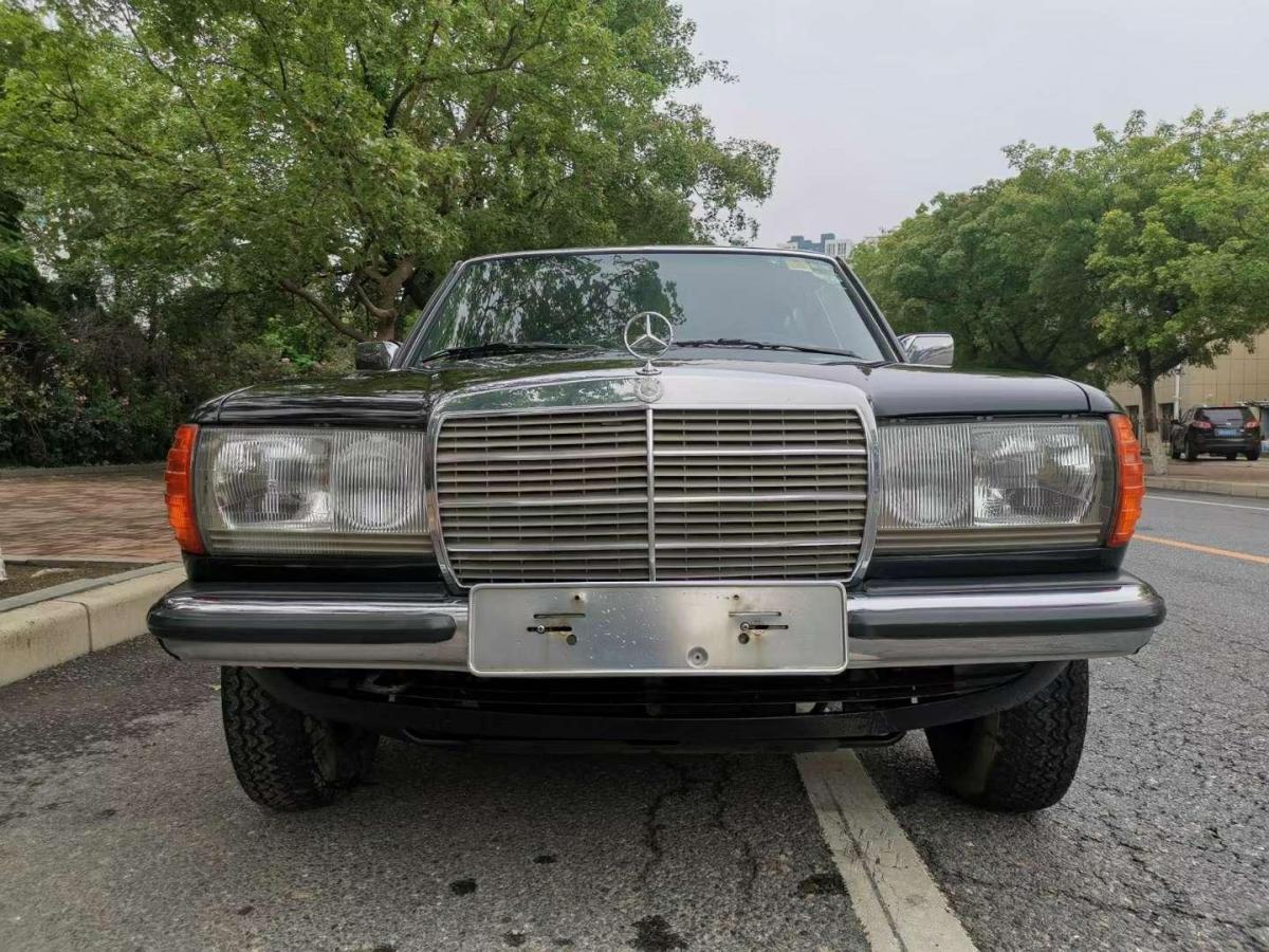 哈尔滨1989年6月奔驰w123原装加长版长春一汽黑色自动档