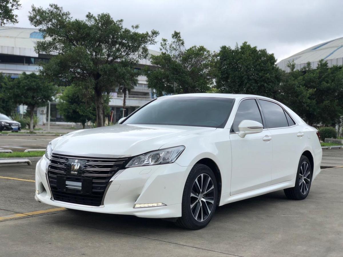 钦州2018年11月丰田皇冠2018款20t时尚版白色手自一体