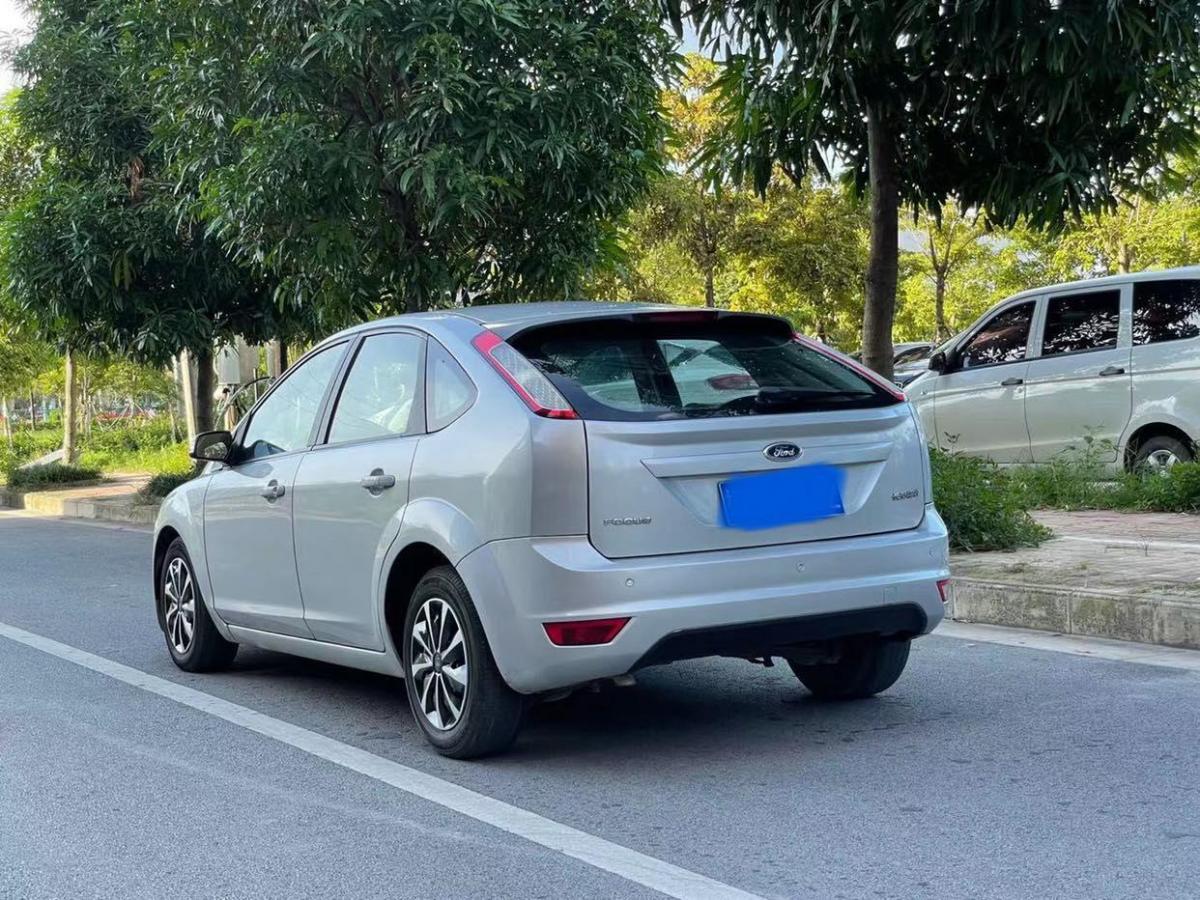 【南宁】2011年1月 福特 福克斯 2011款 两厢 1.8l 手动经典型 手动挡