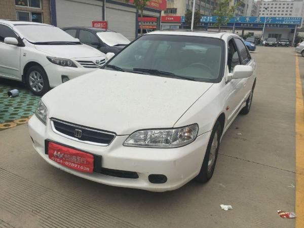 汕头2002年11月本田雅阁雅阁02款23自动白色自动档