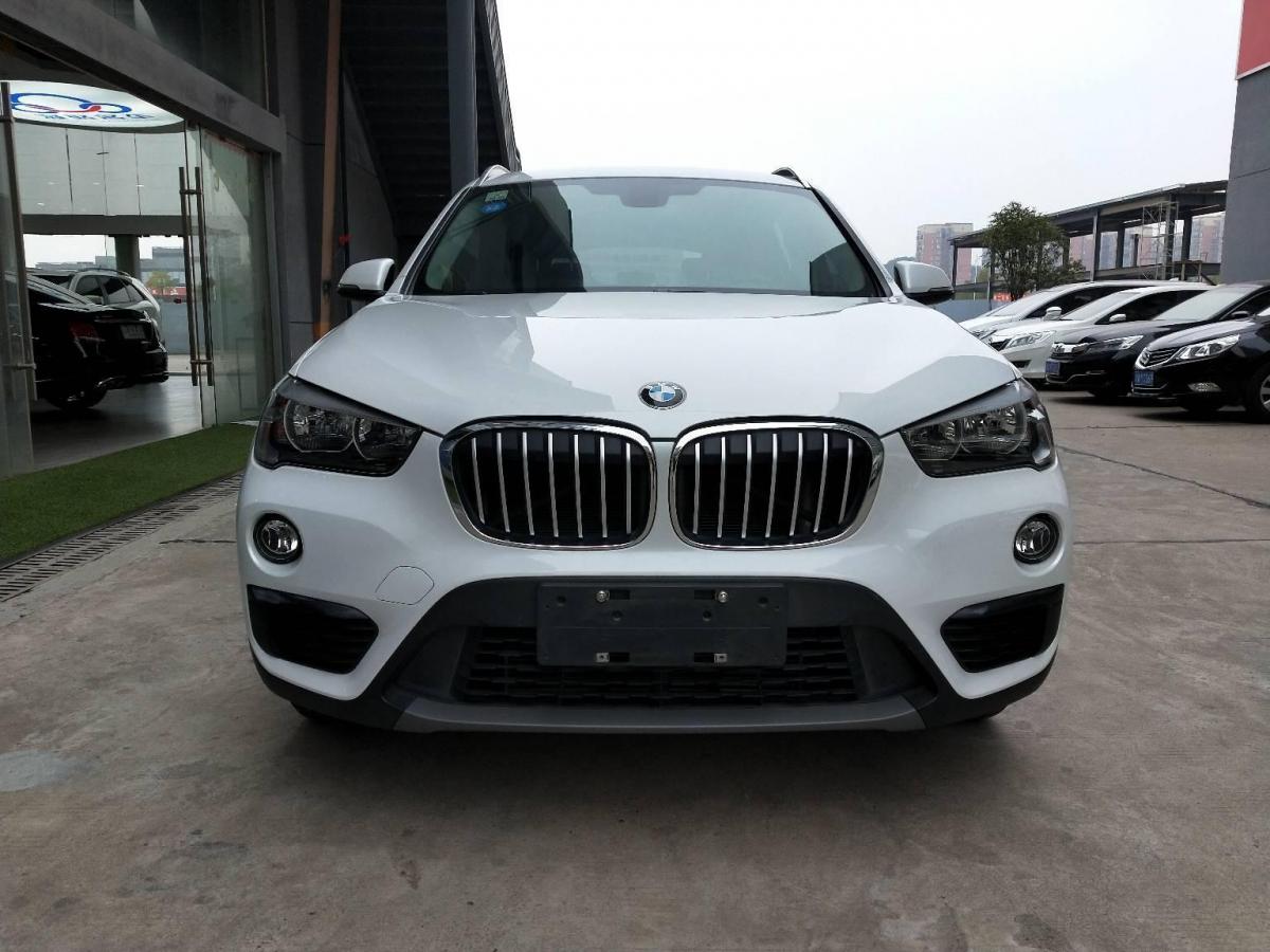 长沙2018年4月宝马宝马x12018款sdrive18li时尚型白色手自一体