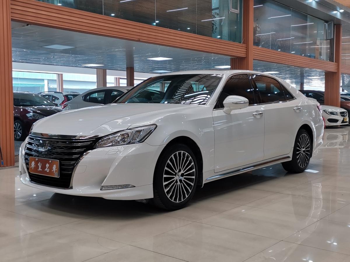 东莞2018年10月丰田皇冠2018款20t运动版白色手自一体