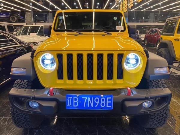 Jeep 牧马人  2019款 2.0T Sahara 四门炫顶版