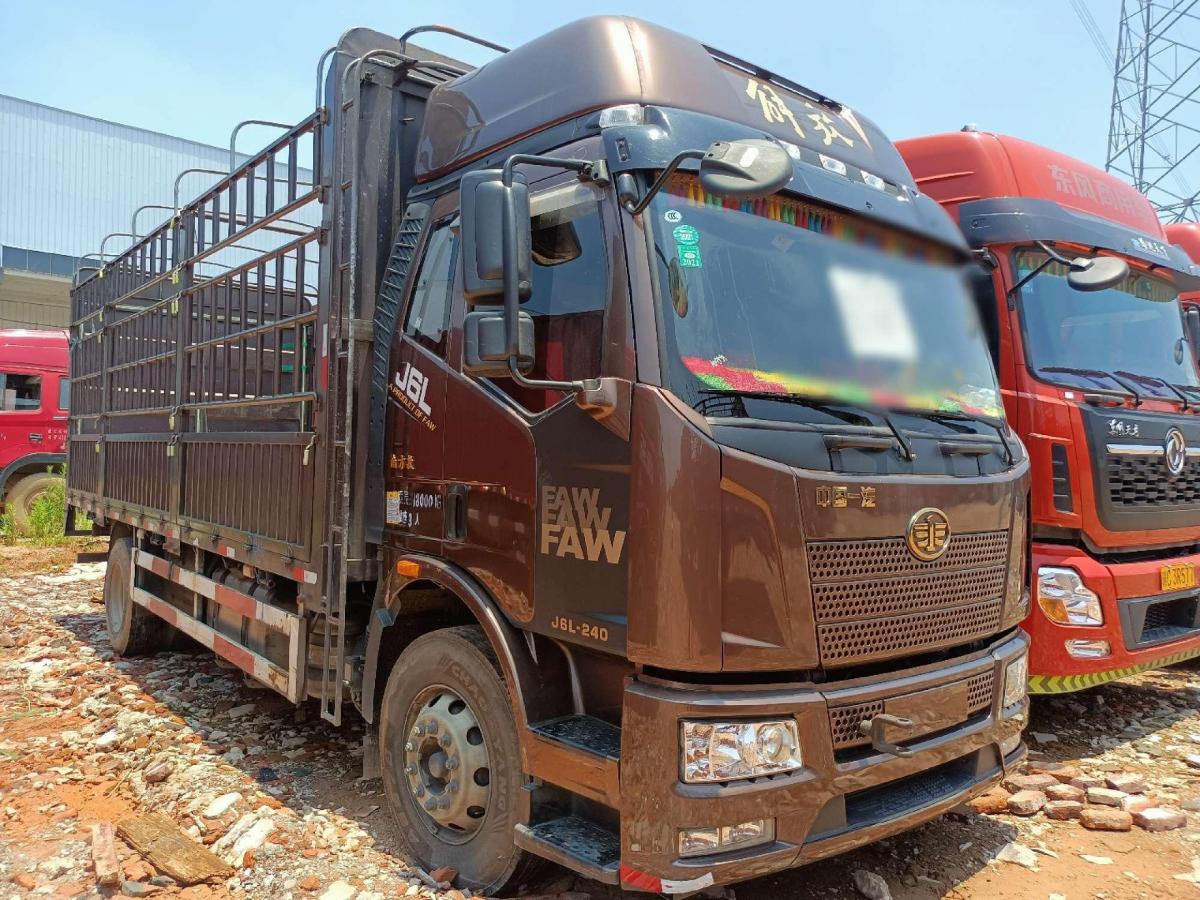 玉林2019年4月解放j6l单桥货车国五排放香槟色手动挡