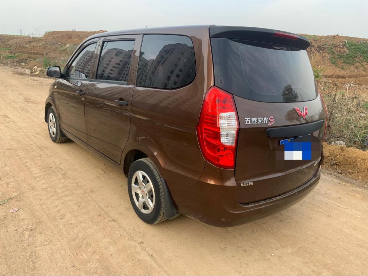 【烟台】2016年1月 五菱 五菱宏光 2016款 1.5l 改款s舒适型 自动档
