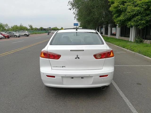 三菱 翼神  2011款 时尚版 1.8l 手动舒适型图片