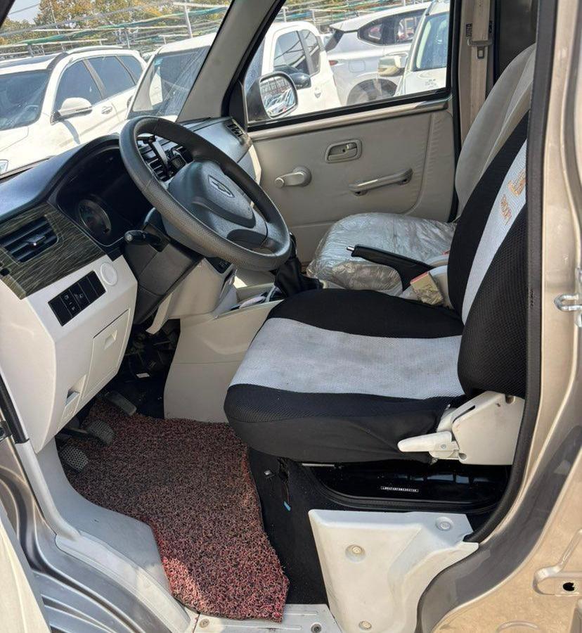 金杯封閉貨車圖片
