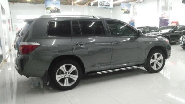 【青岛】2012年3月 丰田 汉兰达 2.7 两驱7座至尊版 灰色 自动档