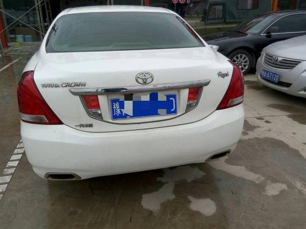 郑州2011年6月丰田皇冠皇冠2011款25lroyal真皮天窗特别版白色自动档