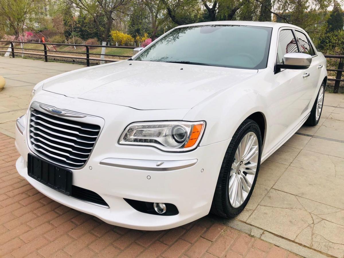 沈阳2016年12月克莱斯勒300c2016款30l超越版白色自动档