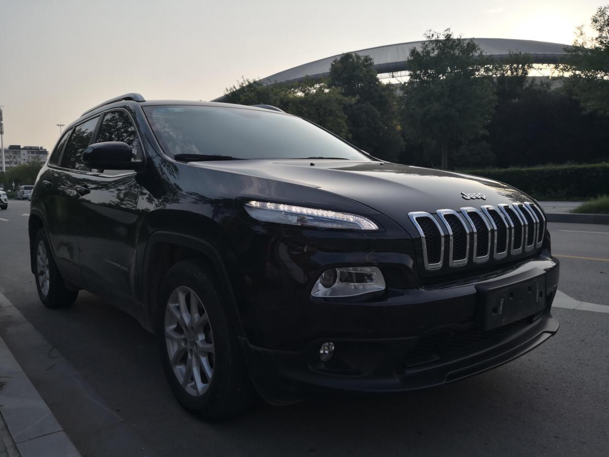 荆州2017年4月jeep自由光2017款20l优越版黑色自动档