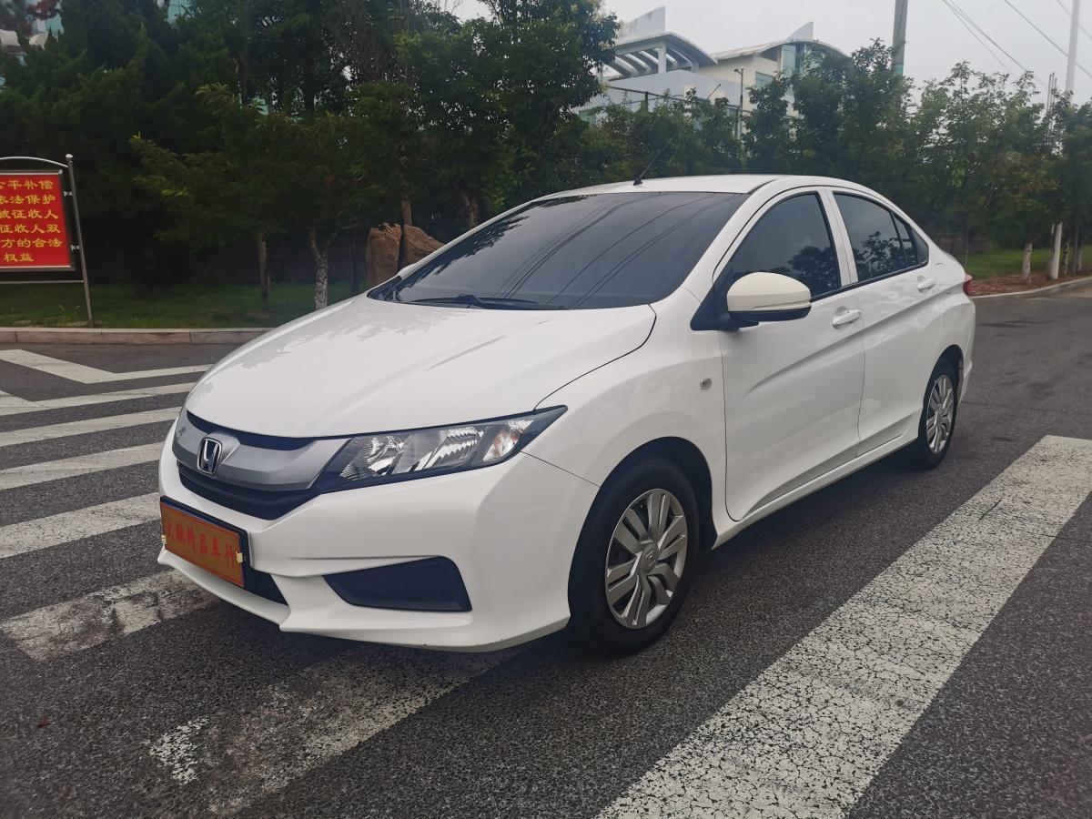 青岛2016年7月本田锋范2015款15lcvt舒适版白色自动档