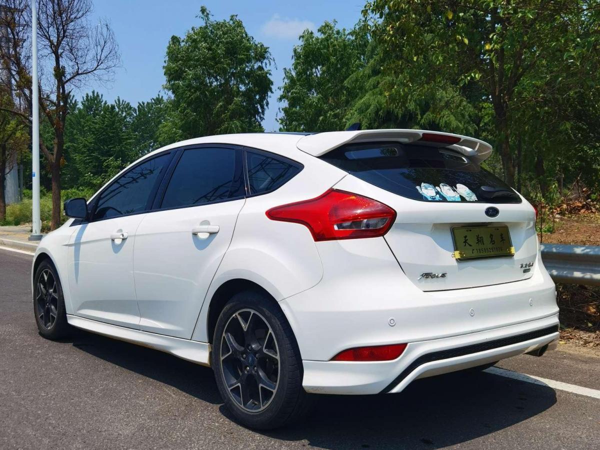 福特 福克斯 2017款 1.5t ctcc 白黑限量版图片