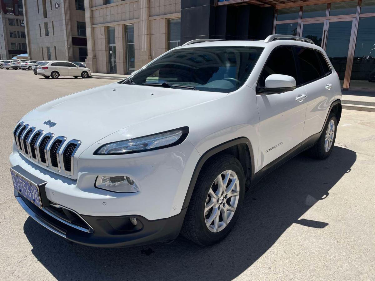 呼和浩特2017年3月jeep自由光2016款24l领先版白色手自一体