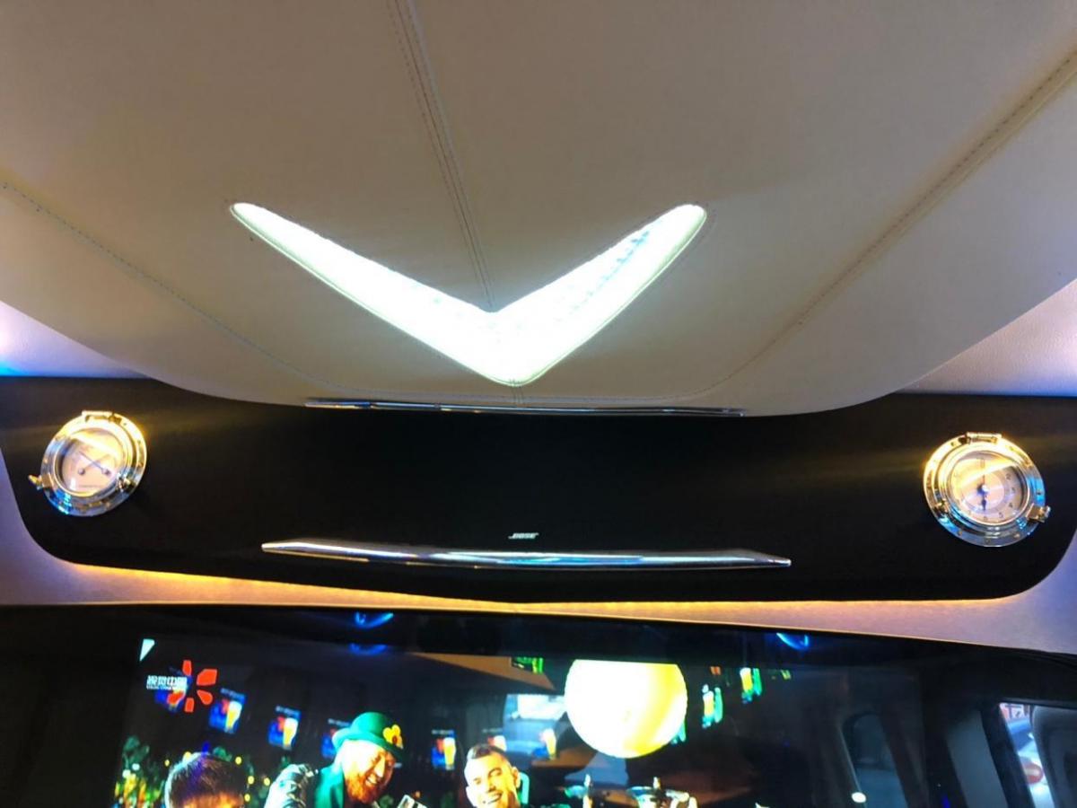 奔驰 威霆  2018款 2.0T 商务版图片